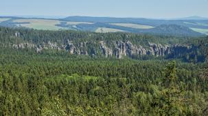 Teplické  skály z rozhledny